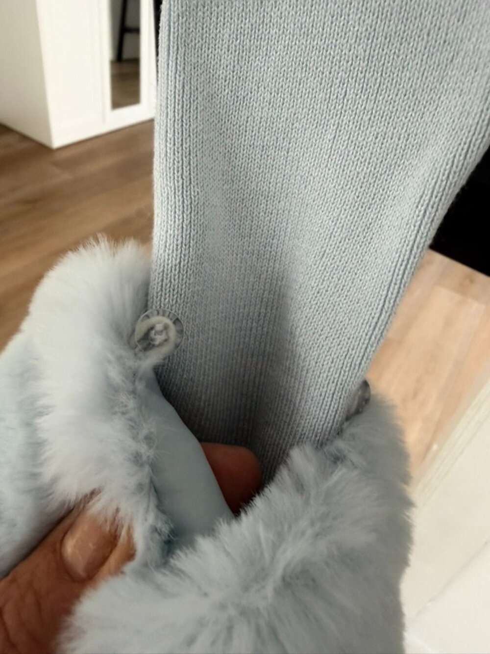 NWT WAYF Powder Blue Faux Fur Cuff Crop Cardigan - Size XS - Picture 4 of 5